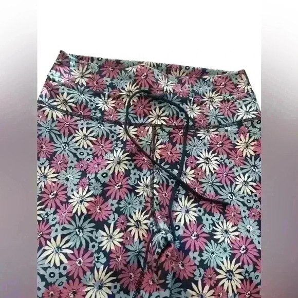 L*SPACE active Set! High Rise Leggings and underwire Bra Oopsie Daisy - Picture 9 of 14